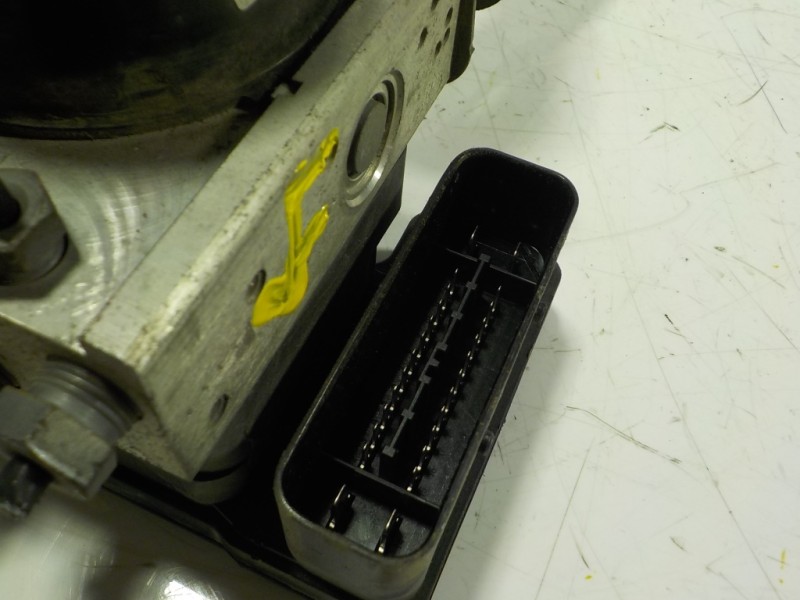 Recambio de abs para ford fiesta (cb1) 1.25 16v cat referencia OEM IAM 1550294 8V512M110AD 