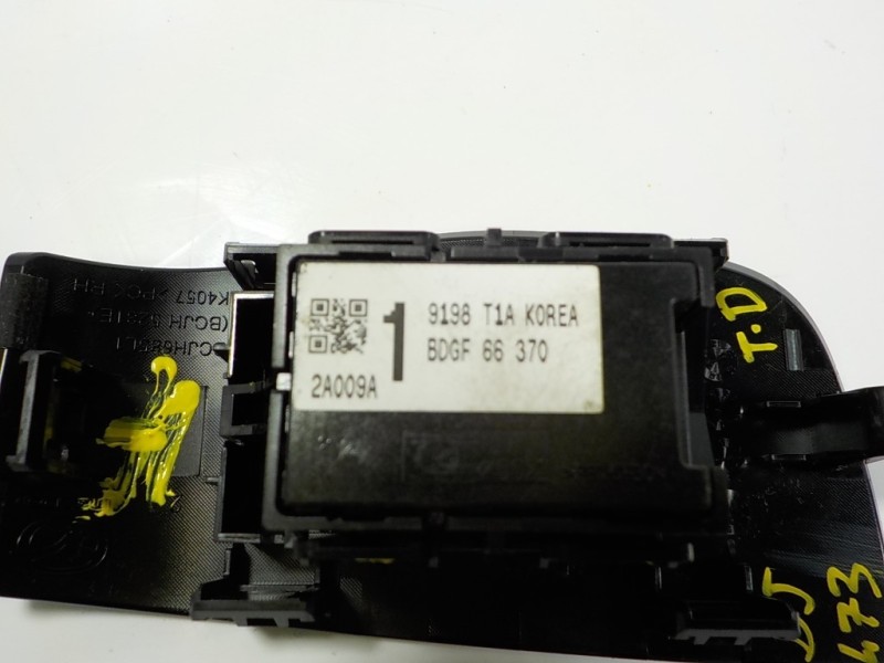 Recambio de mando elevalunas trasero derecho para mazda 3 berlina (bp) evolution referencia OEM IAM  BDGF66370 