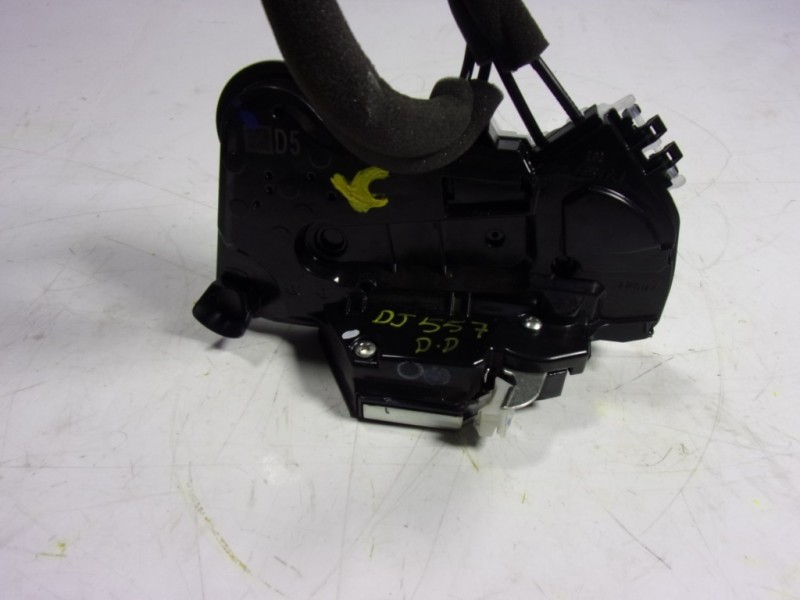 Recambio de cerradura puerta delantera derecha para toyota c-hr 132 kw referencia OEM IAM 6903002511  