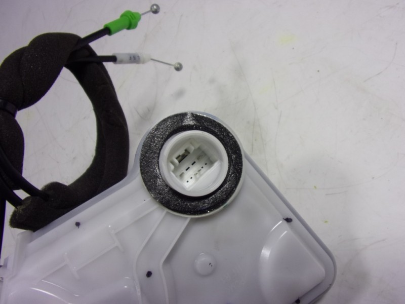 Recambio de cerradura puerta delantera derecha para toyota c-hr 132 kw referencia OEM IAM 6903002511  