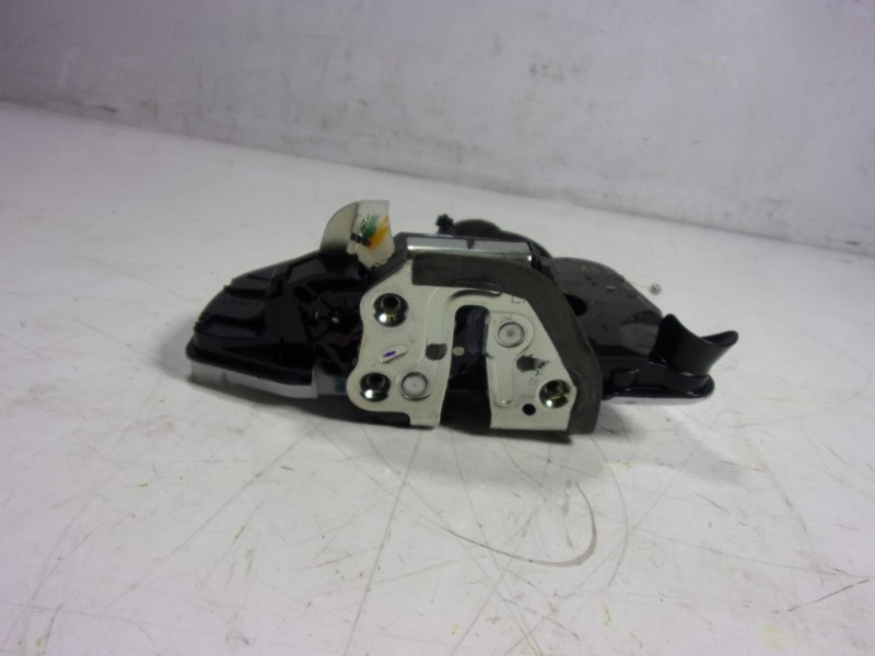 Recambio de cerradura puerta delantera izquierda para toyota c-hr 132 kw referencia OEM IAM 6904002491  