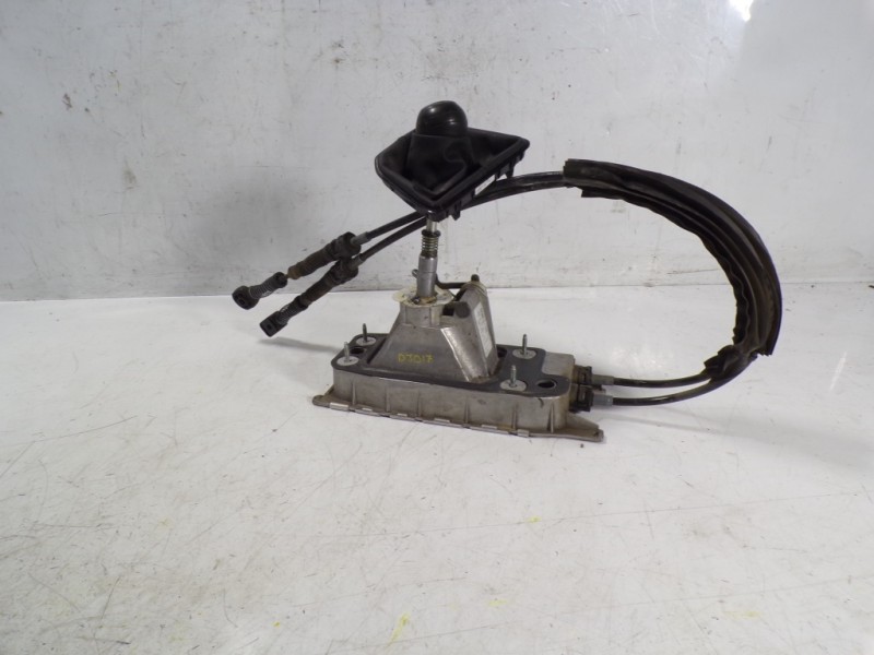 Recambio de palanca cambio para volkswagen caddy furgón/kombi 2.0 tdi referencia OEM IAM 1K0711050A 1T0711049BD 