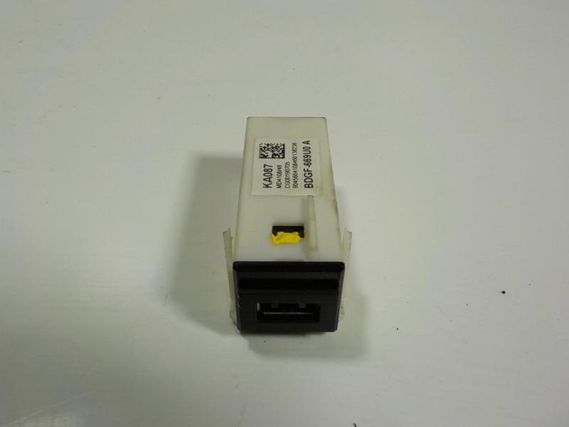 Recambio de modulo electronico para mazda 3 berlina (bp) evolution referencia OEM IAM  BDGF669U0A 