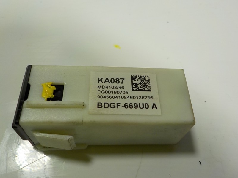 Recambio de modulo electronico para mazda 3 berlina (bp) evolution referencia OEM IAM  BDGF669U0A 