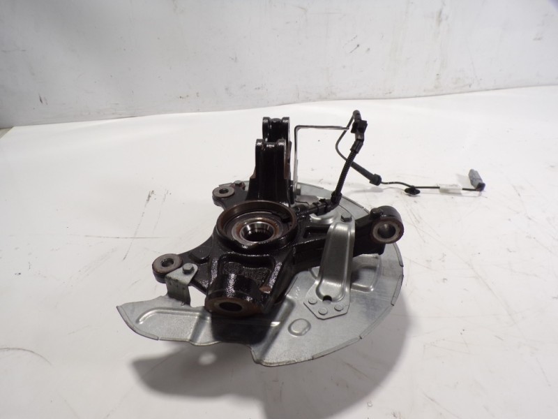 Recambio de mangueta delantera derecha para toyota proace city 1.2 12v referencia OEM IAM   