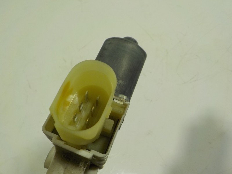 Recambio de motor elevalunas delantero derecho para bmw x1 (e84) sdrive 20d referencia OEM IAM 67626927028 6927028 