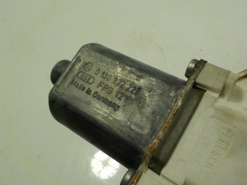 Recambio de motor elevalunas delantero derecho para bmw x1 (e84) sdrive 20d referencia OEM IAM 67626927028 6927028 