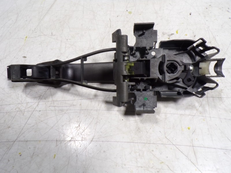 Recambio de maneta exterior delantera izquierda para volvo c30 1.6 diesel cat referencia OEM IAM 39873389  