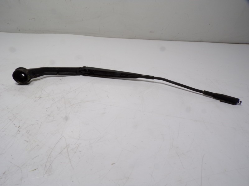 Recambio de brazo limpia delantero derecho para ford kuga (cbs) 1.5 ecoboost cat referencia OEM IAM 2303597  