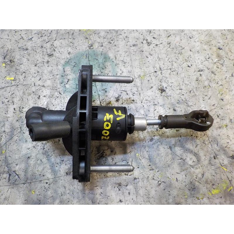 Recambio de bomba embrague para suzuki swift azg (nz) 1.2 cat referencia OEM IAM 2381068L21  