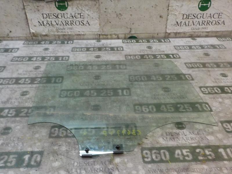Recambio de cristal puerta trasero derecho para dacia sandero 1.5 dci diesel fap cat referencia OEM IAM 823005206R  