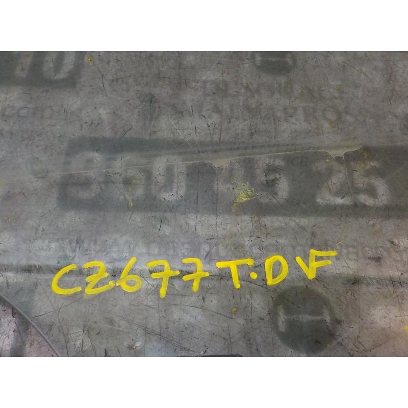 Recambio de cristal puerta trasero derecho para dacia sandero 1.5 dci diesel fap cat referencia OEM IAM 823005206R  