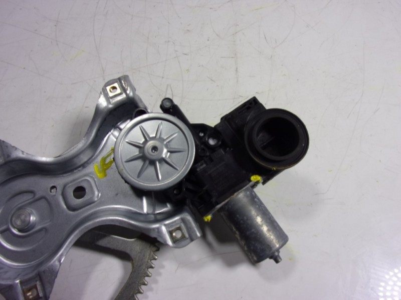 Recambio de elevalunas delantero derecho para toyota c-hr 132 kw referencia OEM IAM 69810F4010 85710F4010 AE0620203891