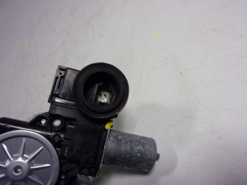 Recambio de elevalunas delantero derecho para toyota c-hr 132 kw referencia OEM IAM 69810F4010 85710F4010 AE0620203891