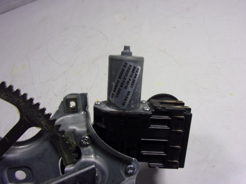 Recambio de elevalunas delantero derecho para toyota c-hr 132 kw referencia OEM IAM 69810F4010 85710F4010 AE0620203891