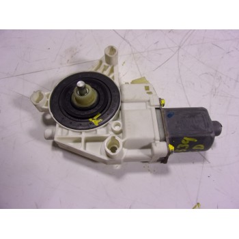 MOTOR ELEVALUNAS TRASERO DERECHO A2518200208 A2518200208 