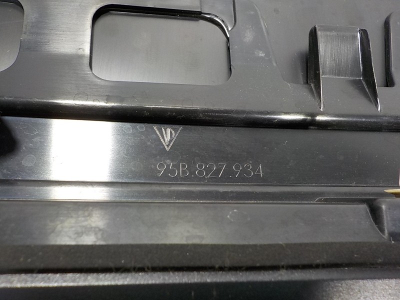 Recambio de aleron trasero para porsche macan (typ ) s referencia OEM IAM 95B827934 95B827934 