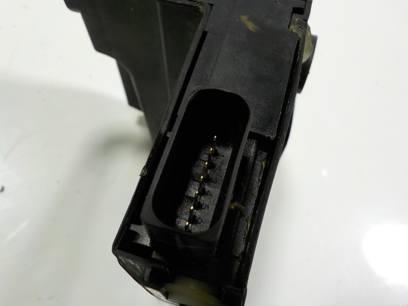 Recambio de cerradura puerta trasera izquierda para peugeot 308 1.6 blue-hdi fap referencia OEM IAM 9826126080 9826126080 