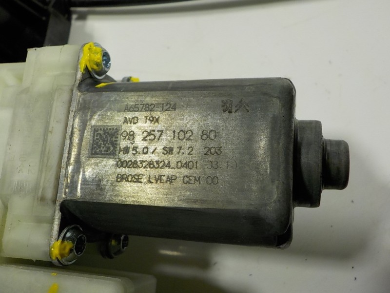 Recambio de elevalunas delantero derecho para peugeot 308 1.6 blue-hdi fap referencia OEM IAM 9816273080 9825710280 002832324040