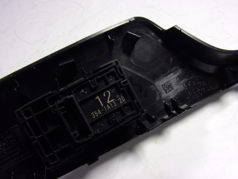 Recambio de mando elevalunas delantero derecho para toyota c-hr 132 kw referencia OEM IAM 8481002240 3541A132D 3541A132D