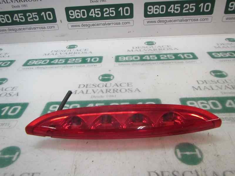 Recambio de piloto trasero central para peugeot 208 1.2 12v vti referencia OEM IAM 9674309080  