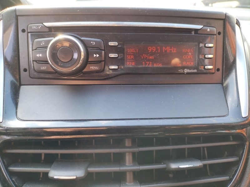 Recambio de sistema audio / radio cd para peugeot 208 1.6 blue-hdi fap referencia OEM IAM 16087579ZD 98051026ZD 