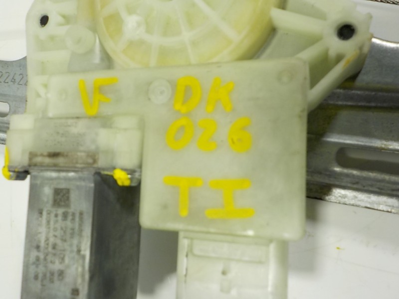 Recambio de elevalunas trasero izquierdo para peugeot 308 1.6 blue-hdi fap referencia OEM IAM 9816273680 9825710580 002837683204