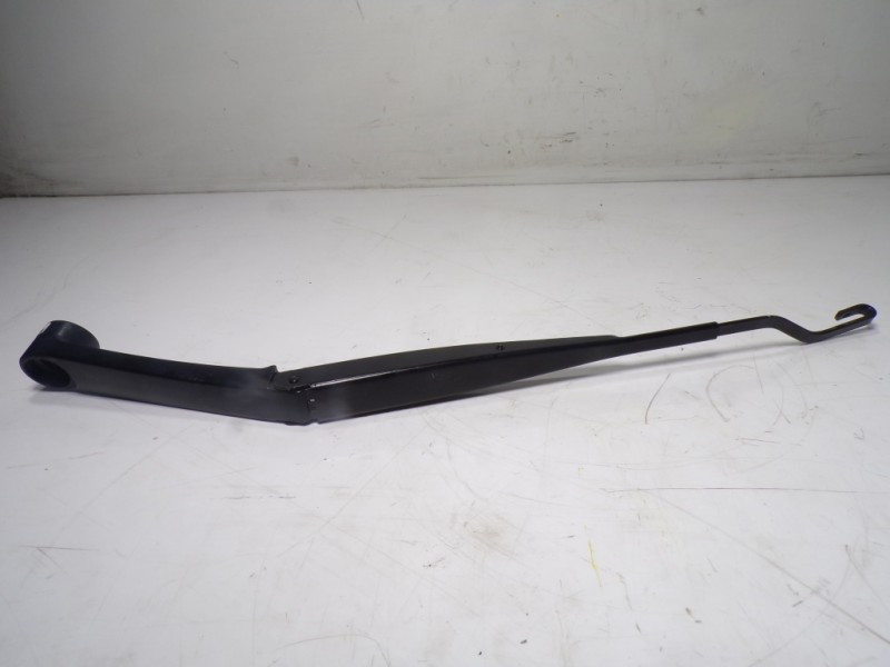 Recambio de brazo limpia delantero izquierdo para kia rio (yb) 1.0 tgdi cat referencia OEM IAM 98311H8000  