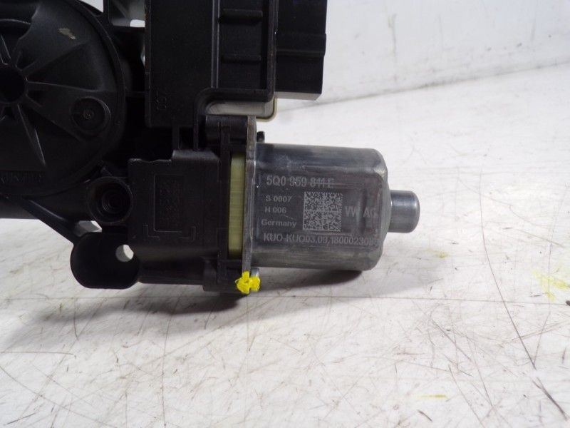 Recambio de motor elevalunas trasero izquierdo para seat leon (5f1) fr referencia OEM IAM 5Q0959811E 5Q0959811E 