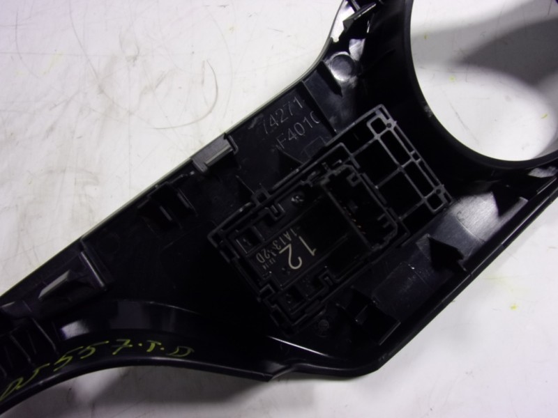 Recambio de mando elevalunas trasero derecho para toyota c-hr 132 kw referencia OEM IAM 8481002240  