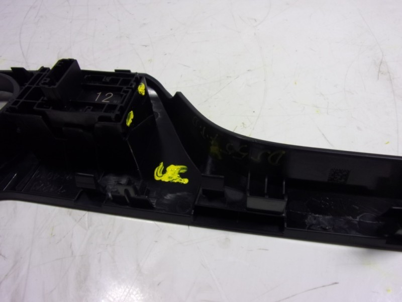 Recambio de mando elevalunas trasero derecho para toyota c-hr 132 kw referencia OEM IAM 8481002240  