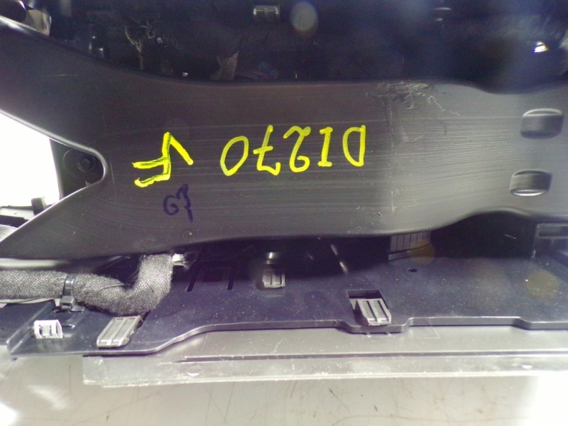 Recambio de apoyabrazos central para opel insignia berlina 2.0 16v cdti referencia OEM IAM  22792673 