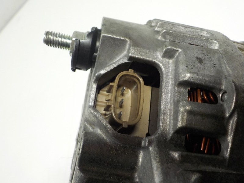 Recambio de alternador para renault koleos bose edition referencia OEM IAM  23100JG71B 