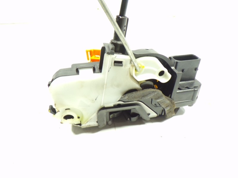 Recambio de cerradura puerta delantera derecha para opel insignia berlina 2.0 16v cdti referencia OEM IAM 13503802  