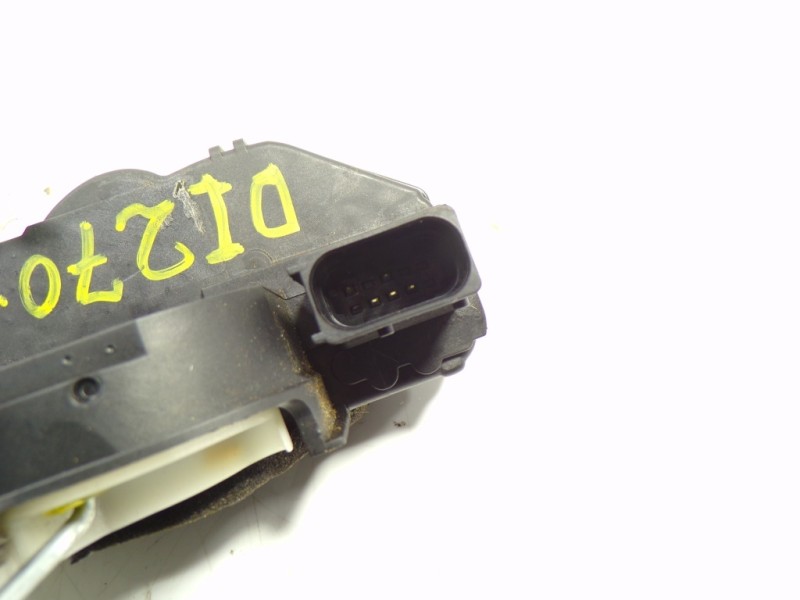 Recambio de cerradura puerta delantera derecha para opel insignia berlina 2.0 16v cdti referencia OEM IAM 13503802  