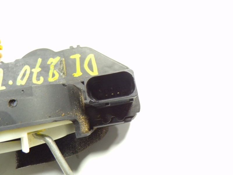 Recambio de cerradura puerta trasera derecha para opel insignia berlina 2.0 16v cdti referencia OEM IAM 13578025  