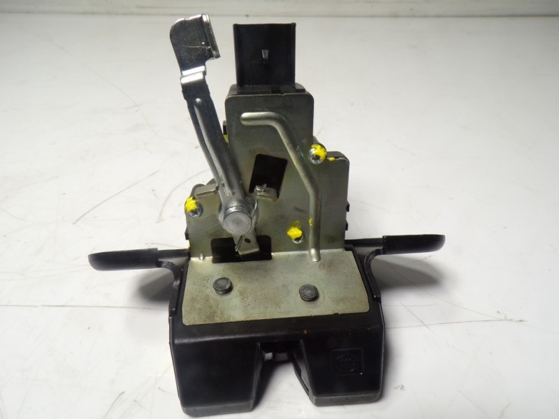 Recambio de cerradura maletero / porton para kia rio (yb) 1.0 tgdi cat referencia OEM IAM 81230H8000  