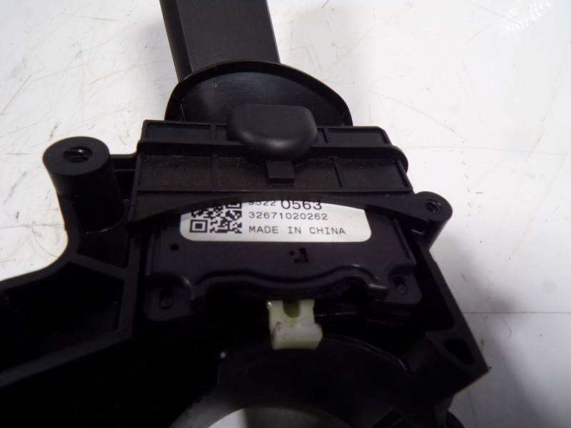 Recambio de mando intermitentes para opel insignia berlina 2.0 16v cdti referencia OEM IAM 95220563 95220563 32671020262