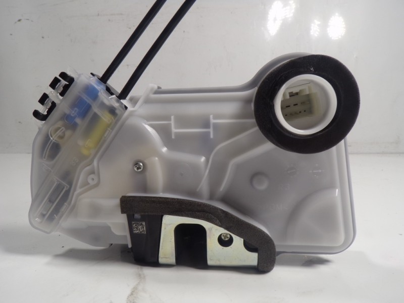 Recambio de cerradura puerta delantera derecha para toyota rav4 hybrid fwd referencia OEM IAM 6931142080 D501118084 D501118084