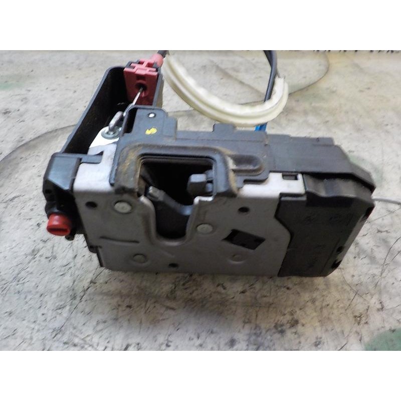 Recambio de cerradura puerta trasera derecha para opel zafira b 1.6 16v cat referencia OEM IAM   