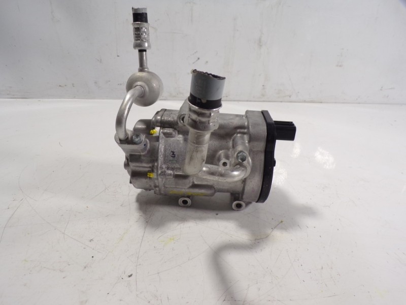 Recambio de compresor aire acondicionado para toyota rav4 hybrid fwd referencia OEM IAM 8837033050 0424001101 0424001101