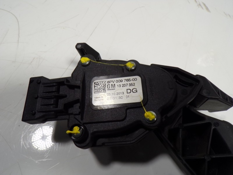 Recambio de potenciometro pedal para opel insignia berlina 2.0 16v cdti referencia OEM IAM 13237352 13237352 6PV00976500