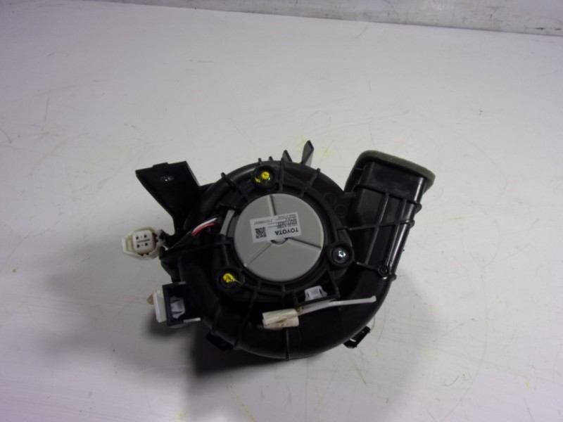 Recambio de motor calefaccion para toyota c-hr 132 kw referencia OEM IAM G923047080 G923047080 