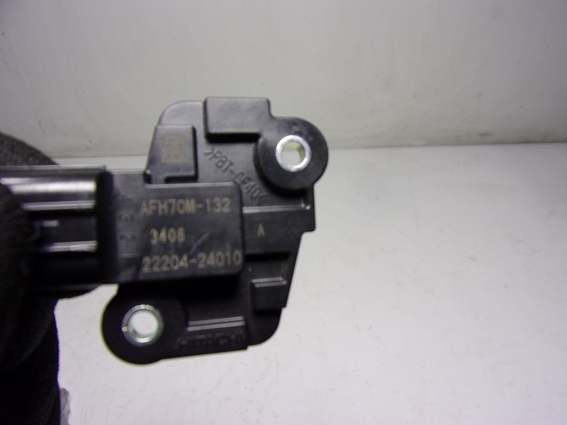 Recambio de caudalimetro para toyota corolla cross hybrid 1.8 referencia OEM IAM 2220424010 2220424010 