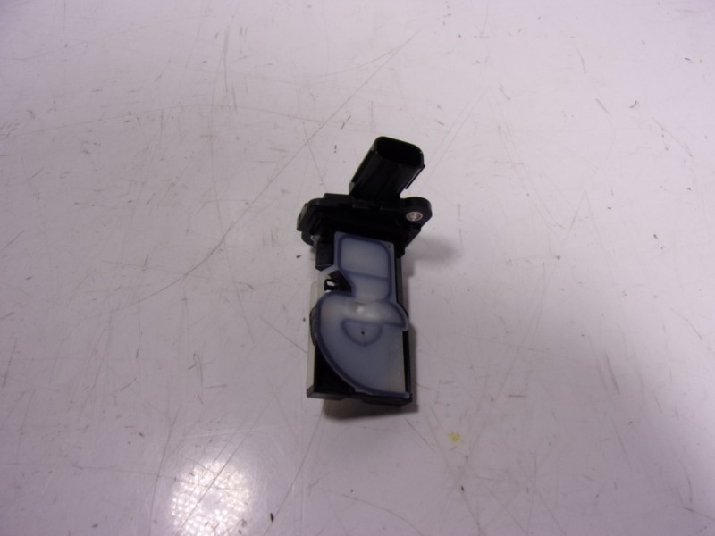 Recambio de caudalimetro para toyota corolla cross hybrid 1.8 referencia OEM IAM 2220424010 2220424010 