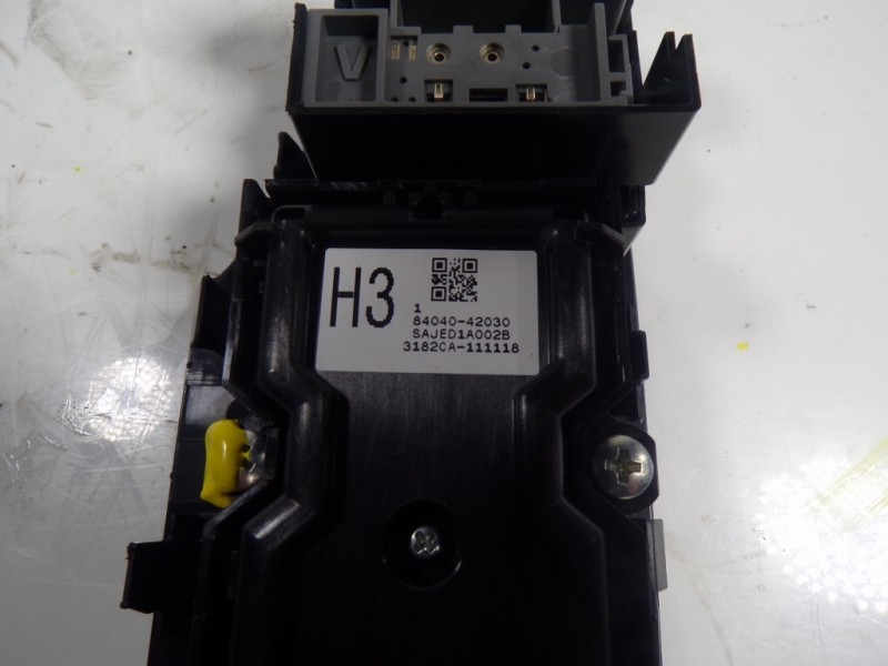 Recambio de mando elevalunas delantero izquierdo para toyota rav4 hybrid fwd referencia OEM IAM 8404042030 8404042030 3182CA1111