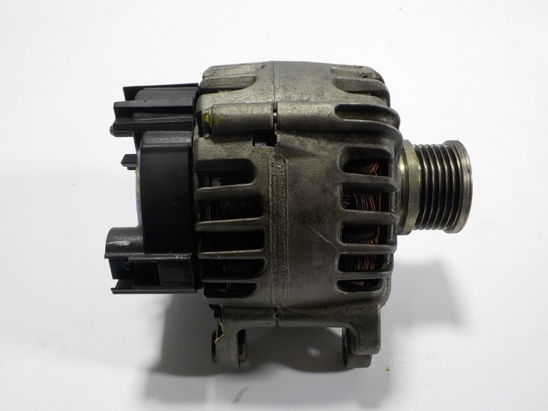 Recambio de alternador para seat leon (5f1) 1.6 tdi referencia OEM IAM 03L903023J 03L903023J TG12C113