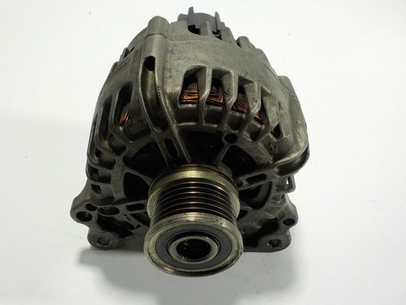 Recambio de alternador para seat leon (5f1) 1.6 tdi referencia OEM IAM 03L903023J 03L903023J TG12C113