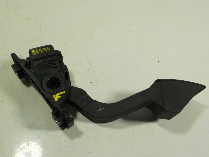 Recambio de potenciometro pedal para mitsubishi space star (a00) 1.2 referencia OEM IAM 1600A093 1600A093 