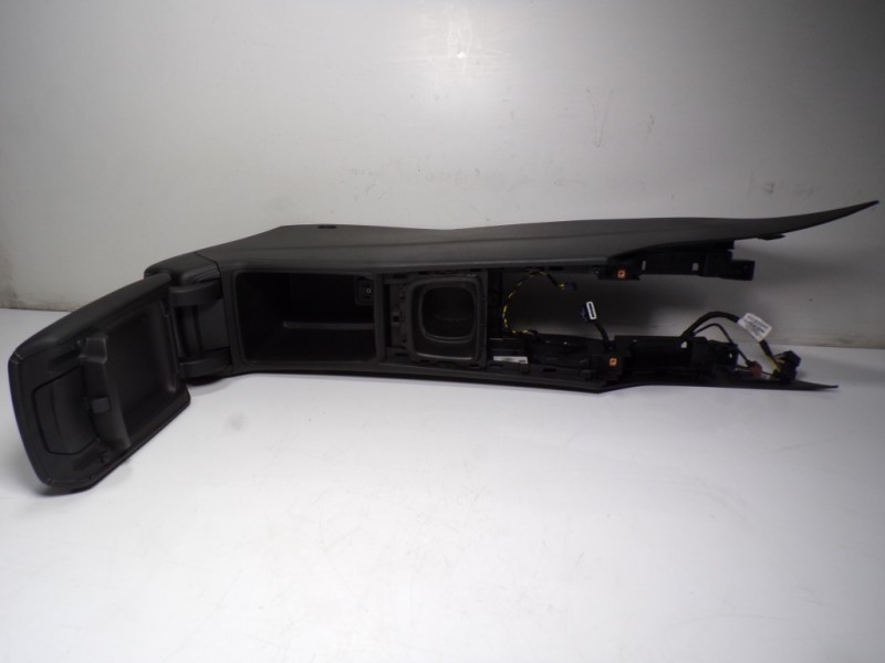 Recambio de apoyabrazos central para opel insignia grand sport 1.6 cdti dpf referencia OEM IAM  2758636 